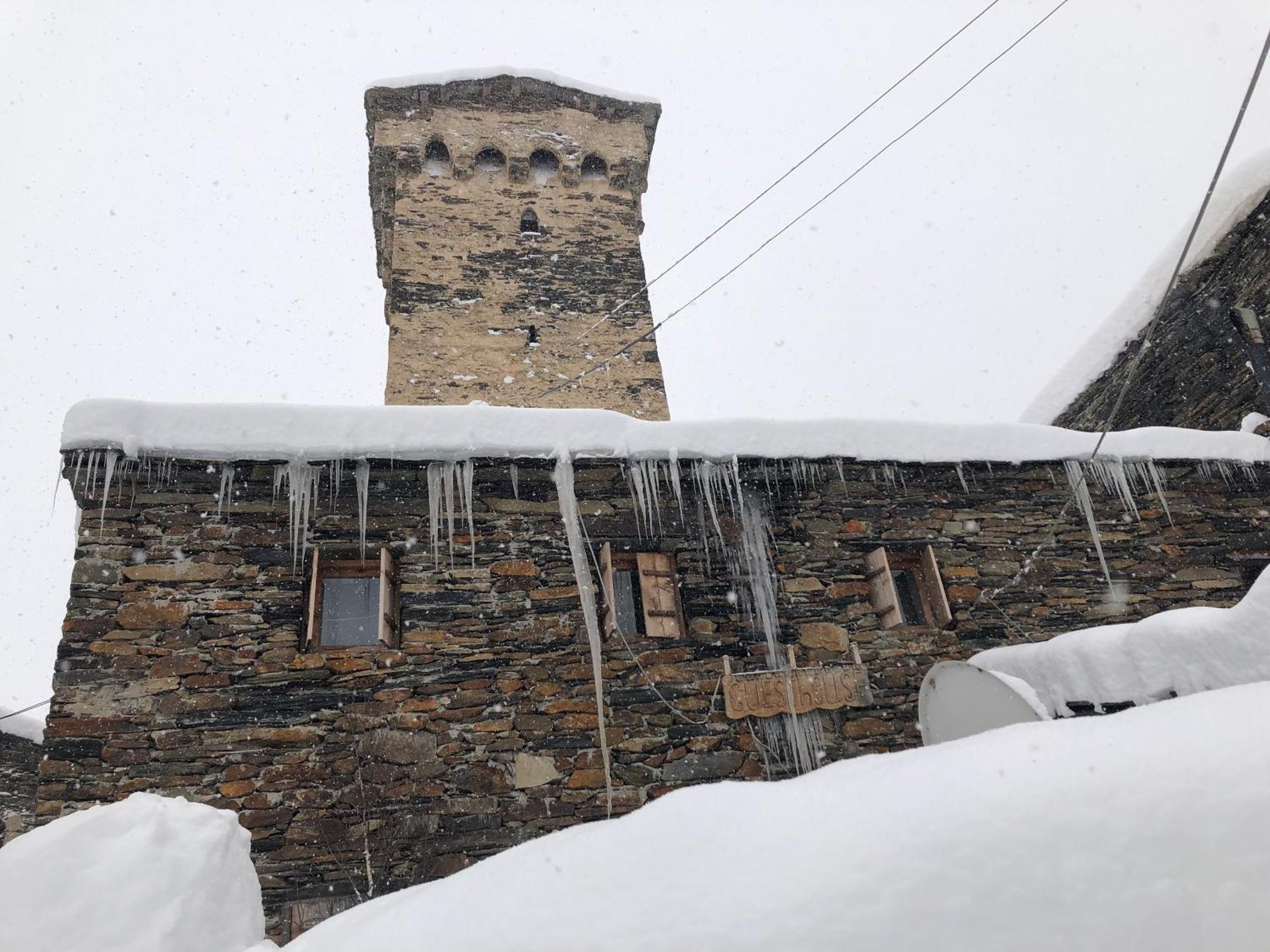 Old House Hotell Ushguli Exteriör bild